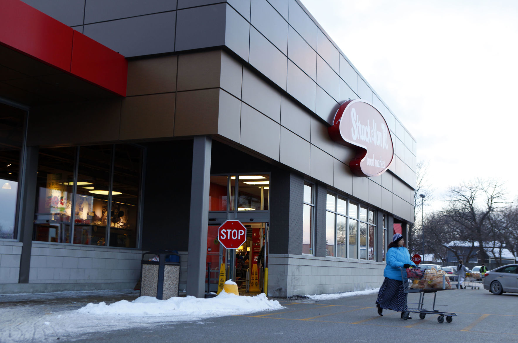 Strack & Van Til shopping rush
